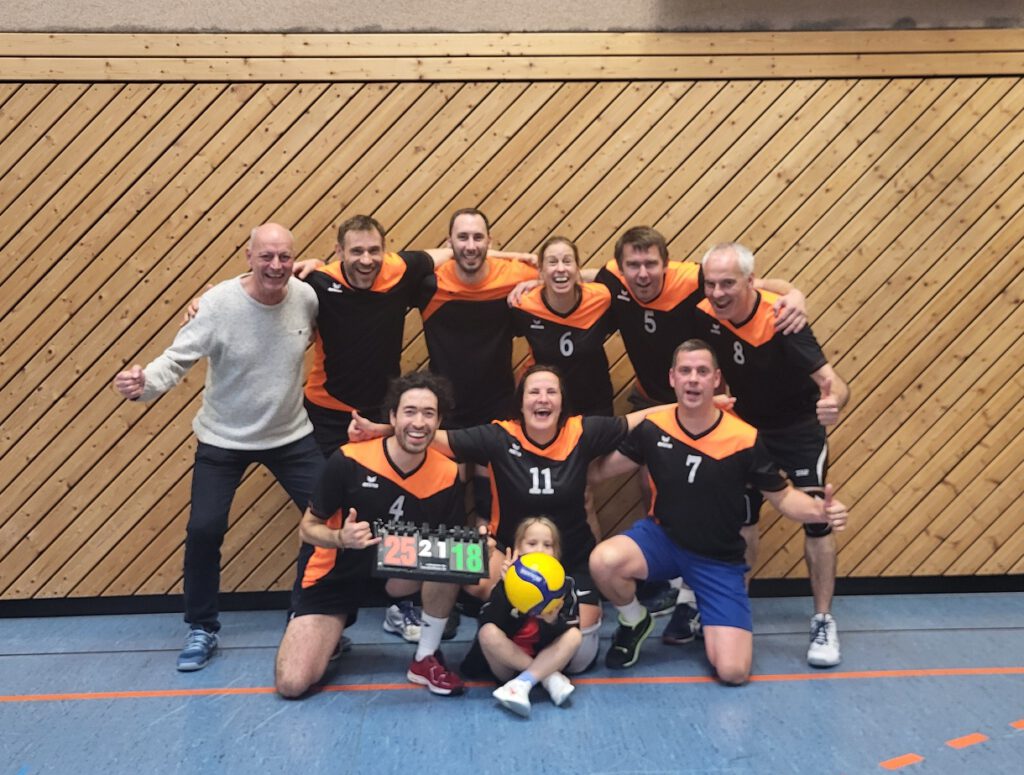 Teamfoto Volleyball, Manschaft in der Halle in Typischer Teampose